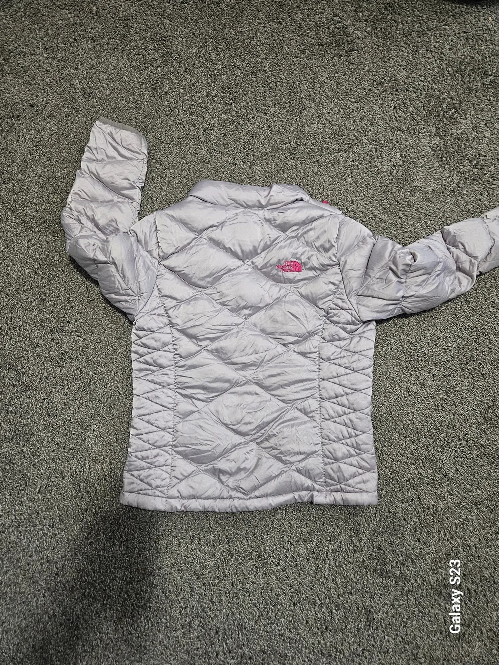 The North Face Girls' Light Gray Puffer Jacket with Pink Trim
